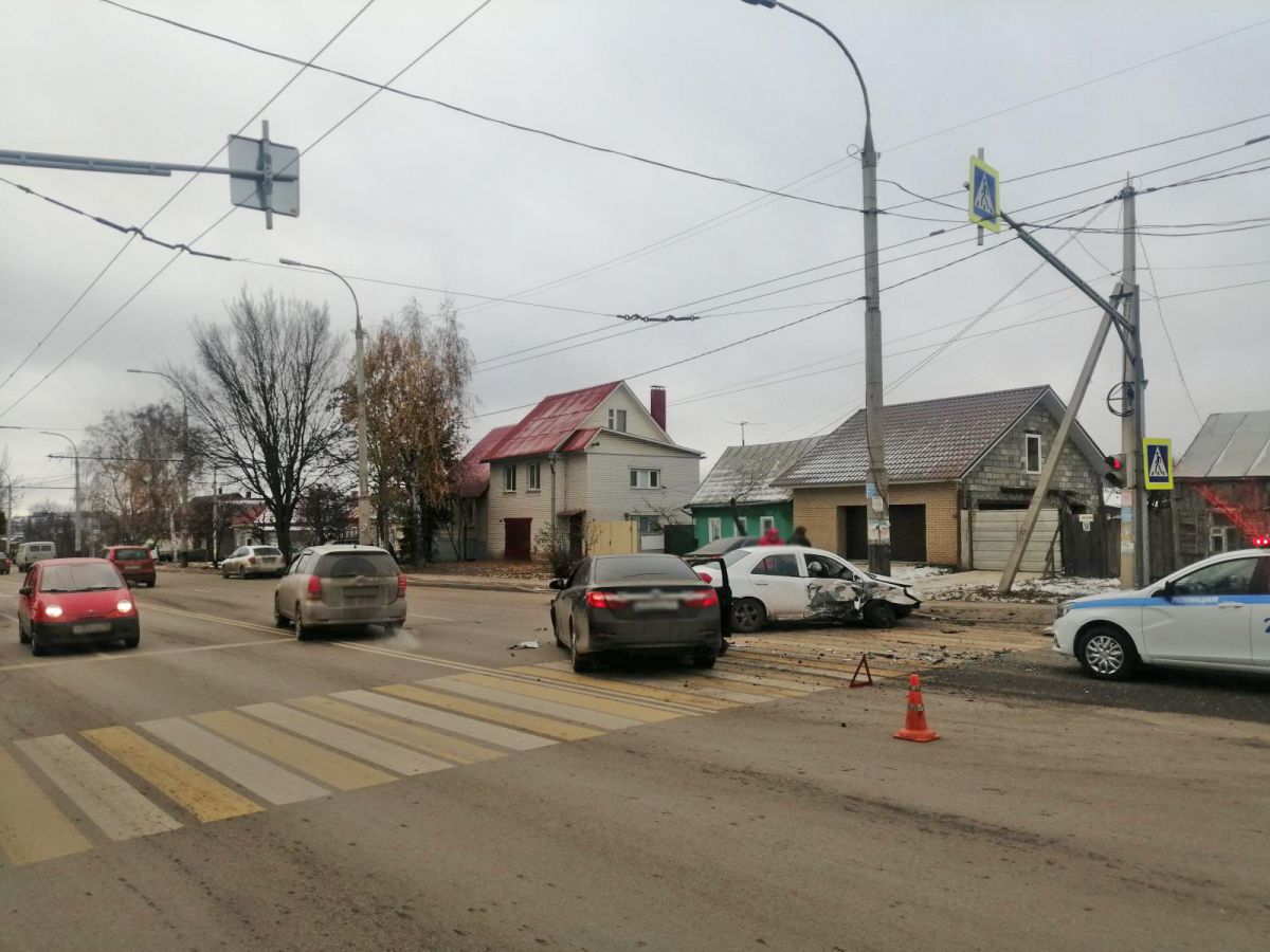 В Тамбове две иномарки не поделили дорогу: пострадавшие в больнице |  20.11.2020 | Тамбов - БезФормата