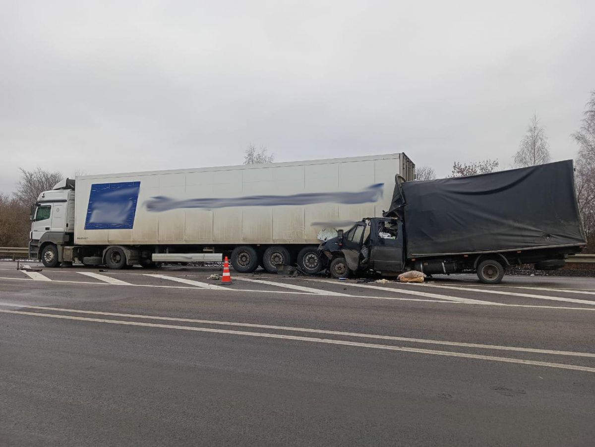 В Кирсановском районе «газель» врезалась в стоящий на дороге грузовик |  27.11.2022 | Тамбов - БезФормата