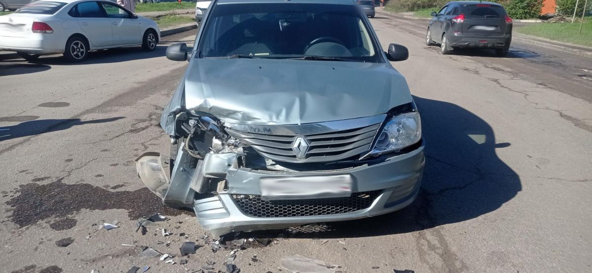 В Тамбове водитель нарушил Правила дорожного движения при выезде со второстепенной дороги и столкнулся с другим автолюбителем 
